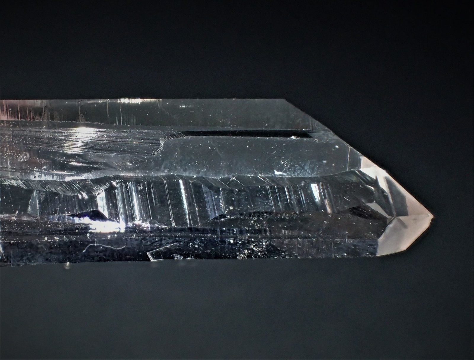 Quartz
62 mm x 15 mm x 10 mm
(Autor: Don Lum)