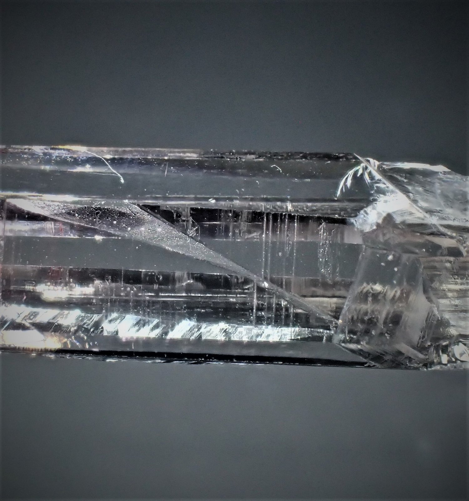 Quartz
62 mm x 15 mm x 10 mm
(Autor: Don Lum)