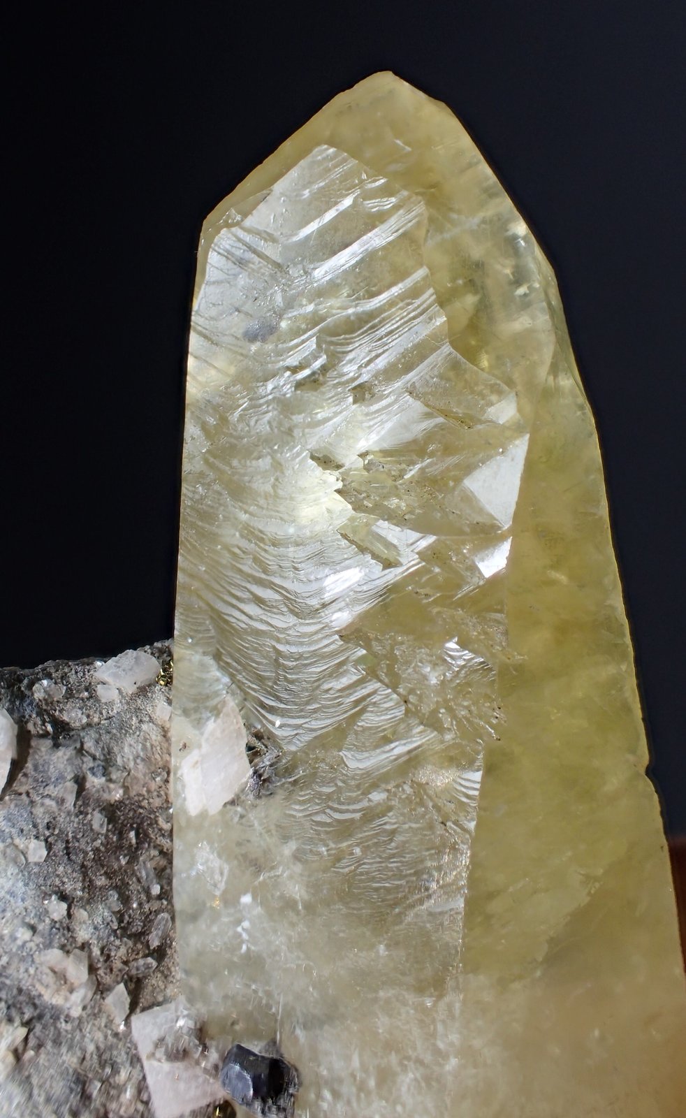 Calcite, Dolomite, Chalcopyrite
62 mm x 30 mm x 22 mm
(Autor: Don Lum)
