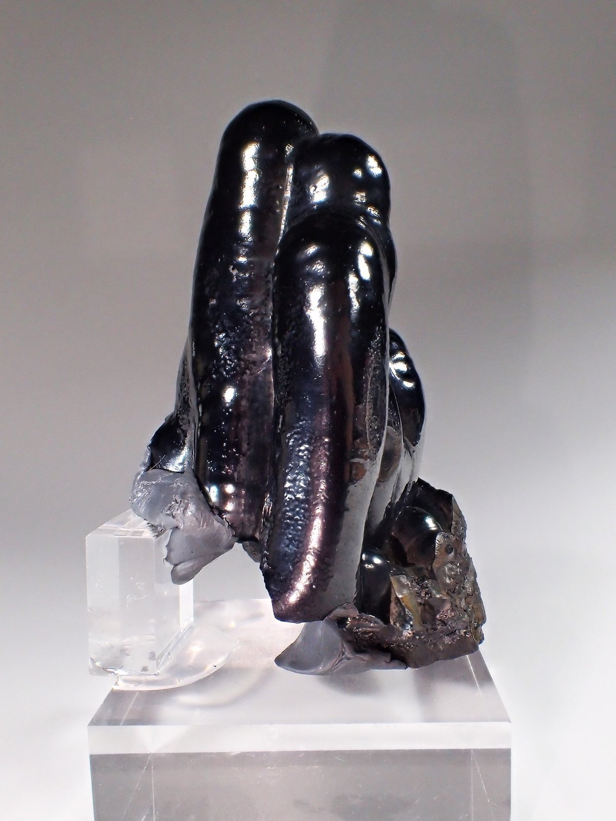 Goethite
80 mm x 55 mm x 50 mm
(Autor: Don Lum)
