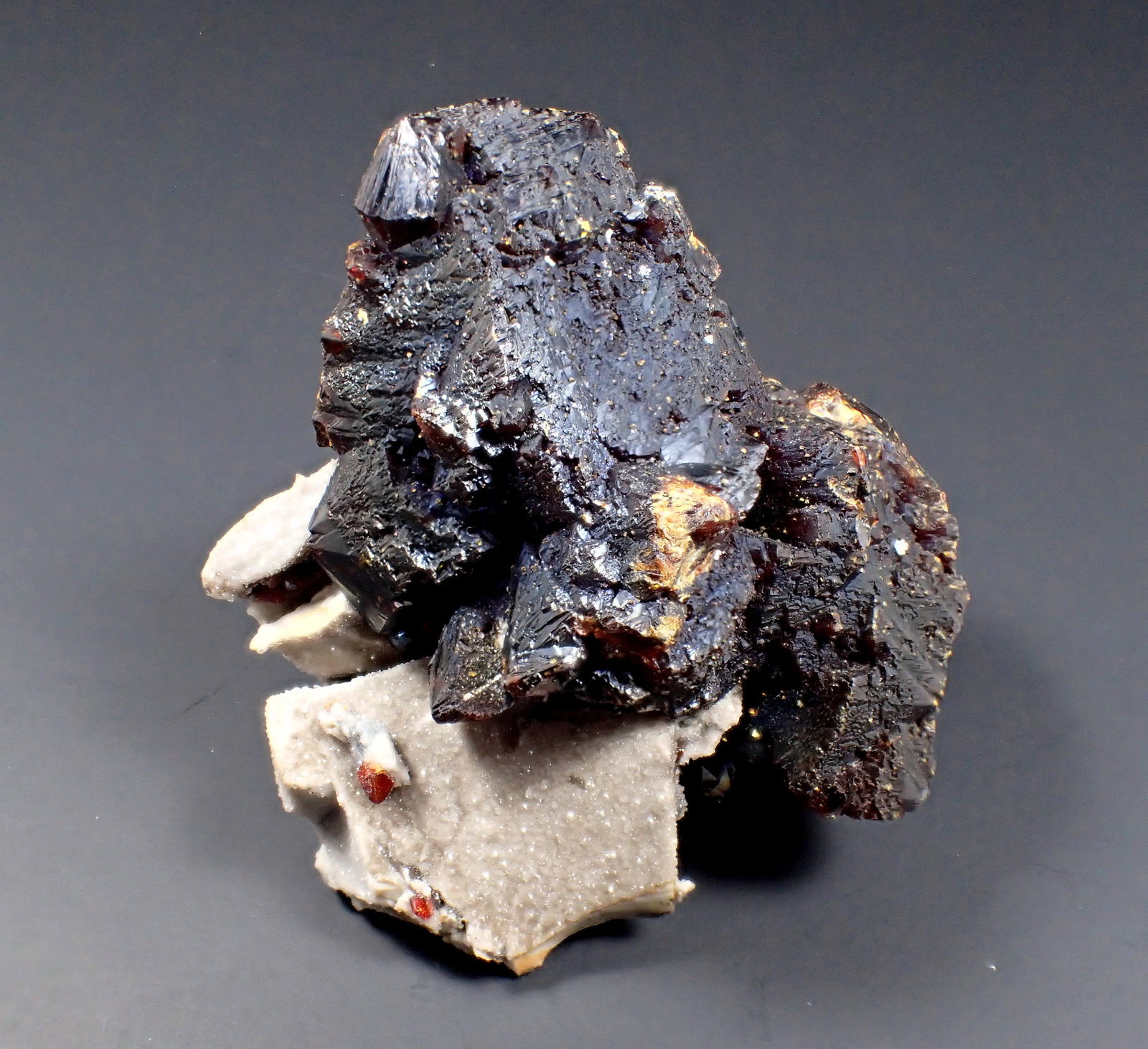 Sphalerite
66 mm x 60 mm x 52 mm
(Autor: Don Lum)