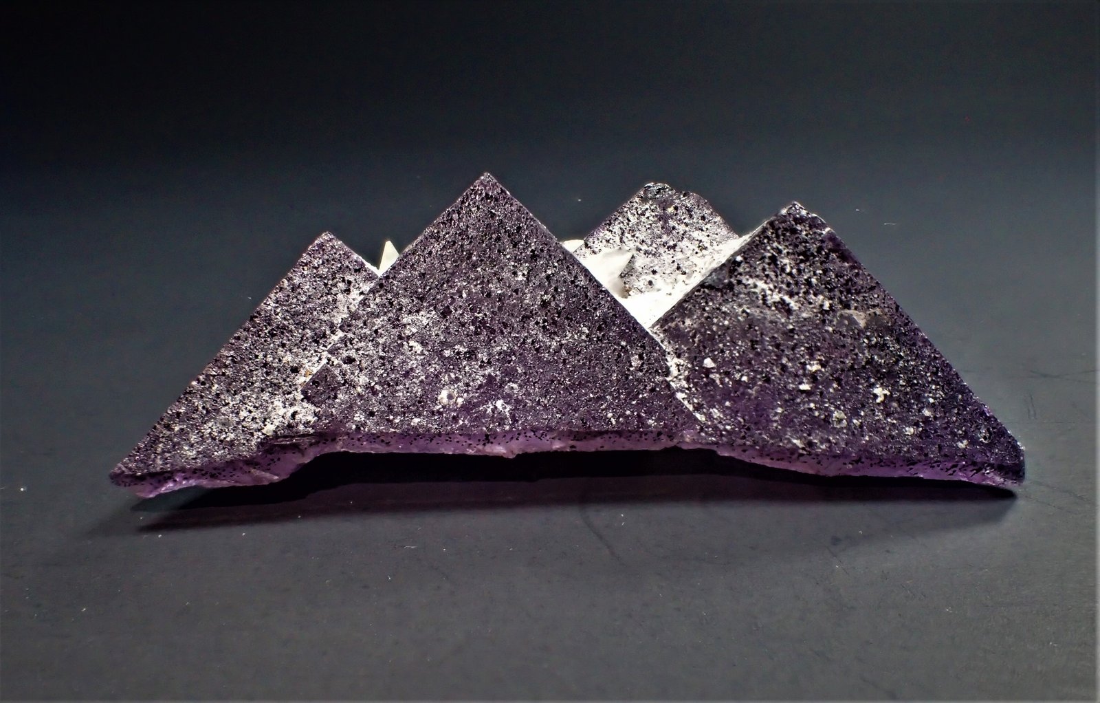 Fluorite, Calcite
57 mm x 19 mm x 33 mm
(Autor: Don Lum)
