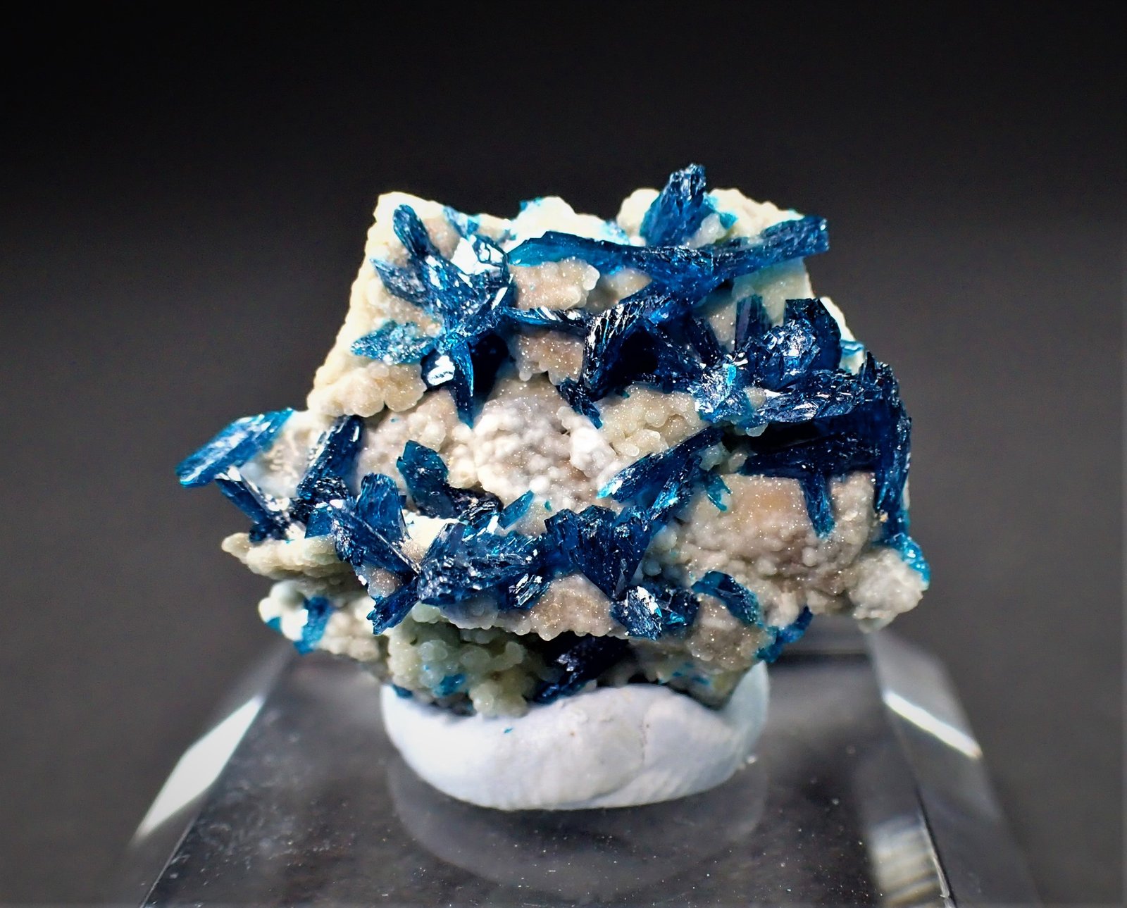 Veszelyite, Hemimorphite
22 mm x 17 mm x 9 mm
(Autor: Don Lum)