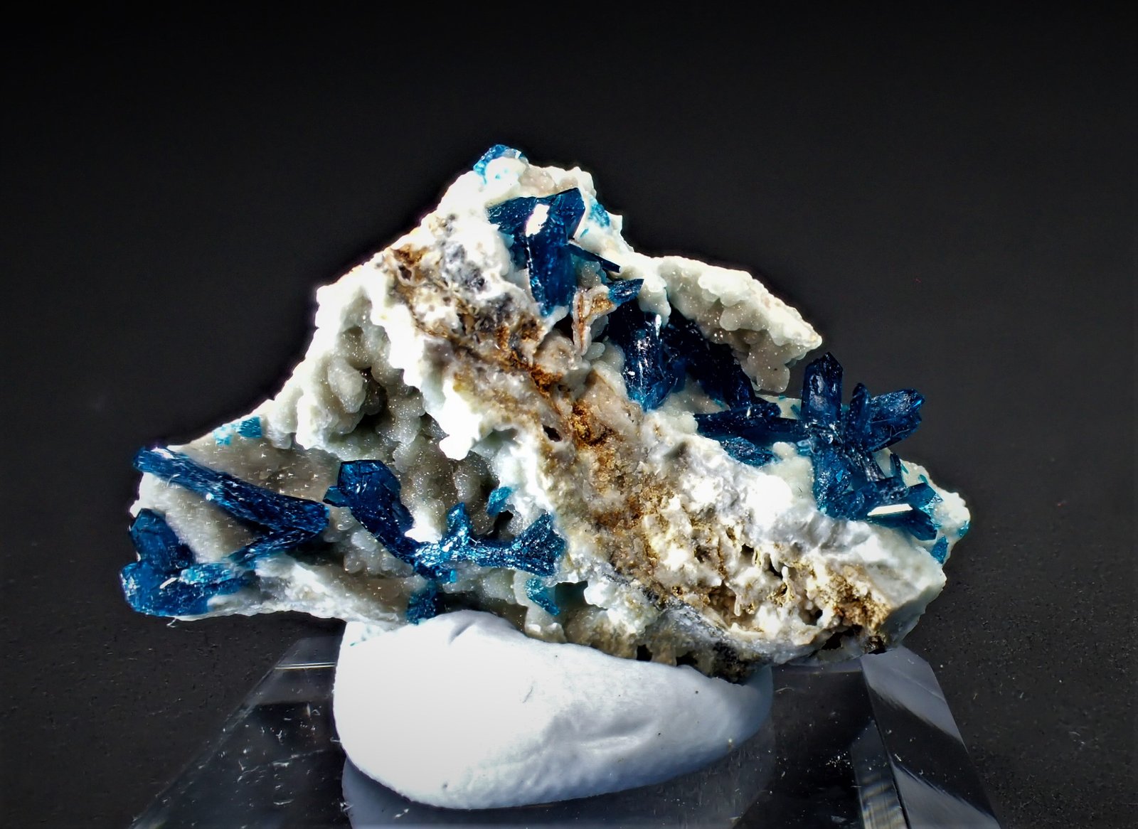 Veszelyite, Hemimorphite
25 mm x 16 mm x 10 mm
(Autor: Don Lum)