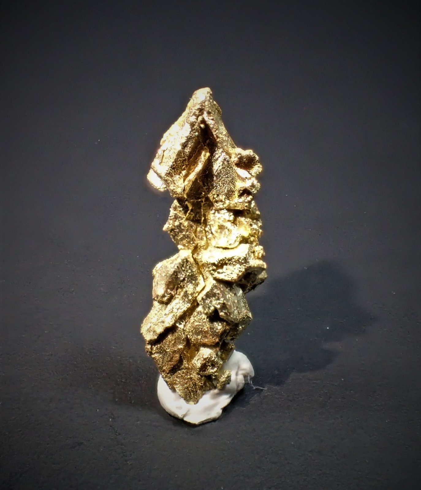 Gold
15 mm x 5.4 mm
(Autor: Don Lum)