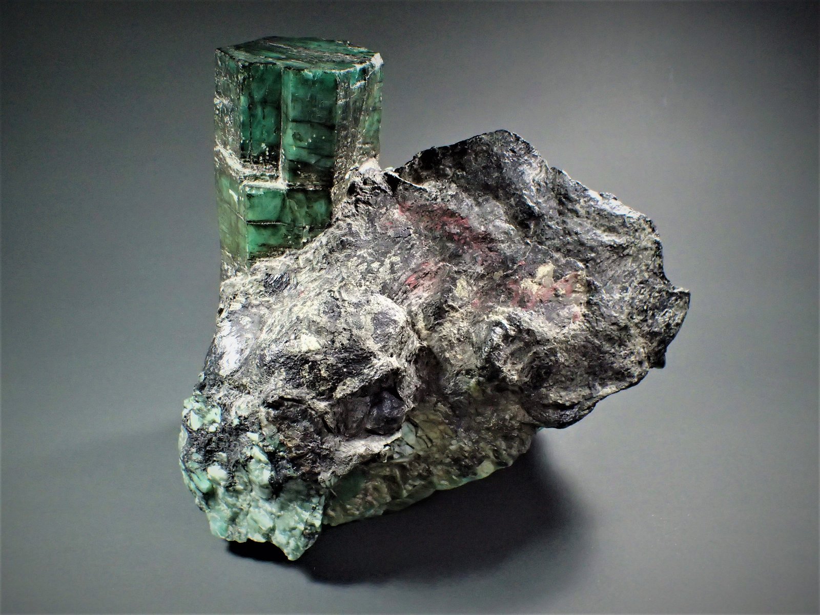 Beryl (variety emerald)
25 cm x 24.1 cm
(Autor: Don Lum)