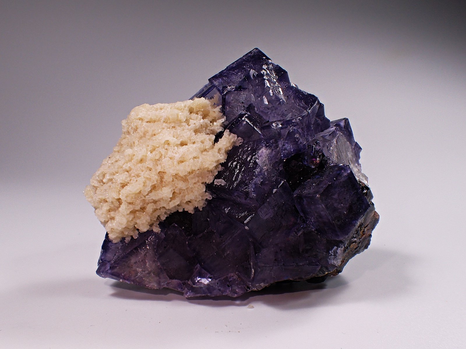 Barite, Fluorite, Sphalerite
61 mm x 57 mm x 37 mm
(Autor: Don Lum)