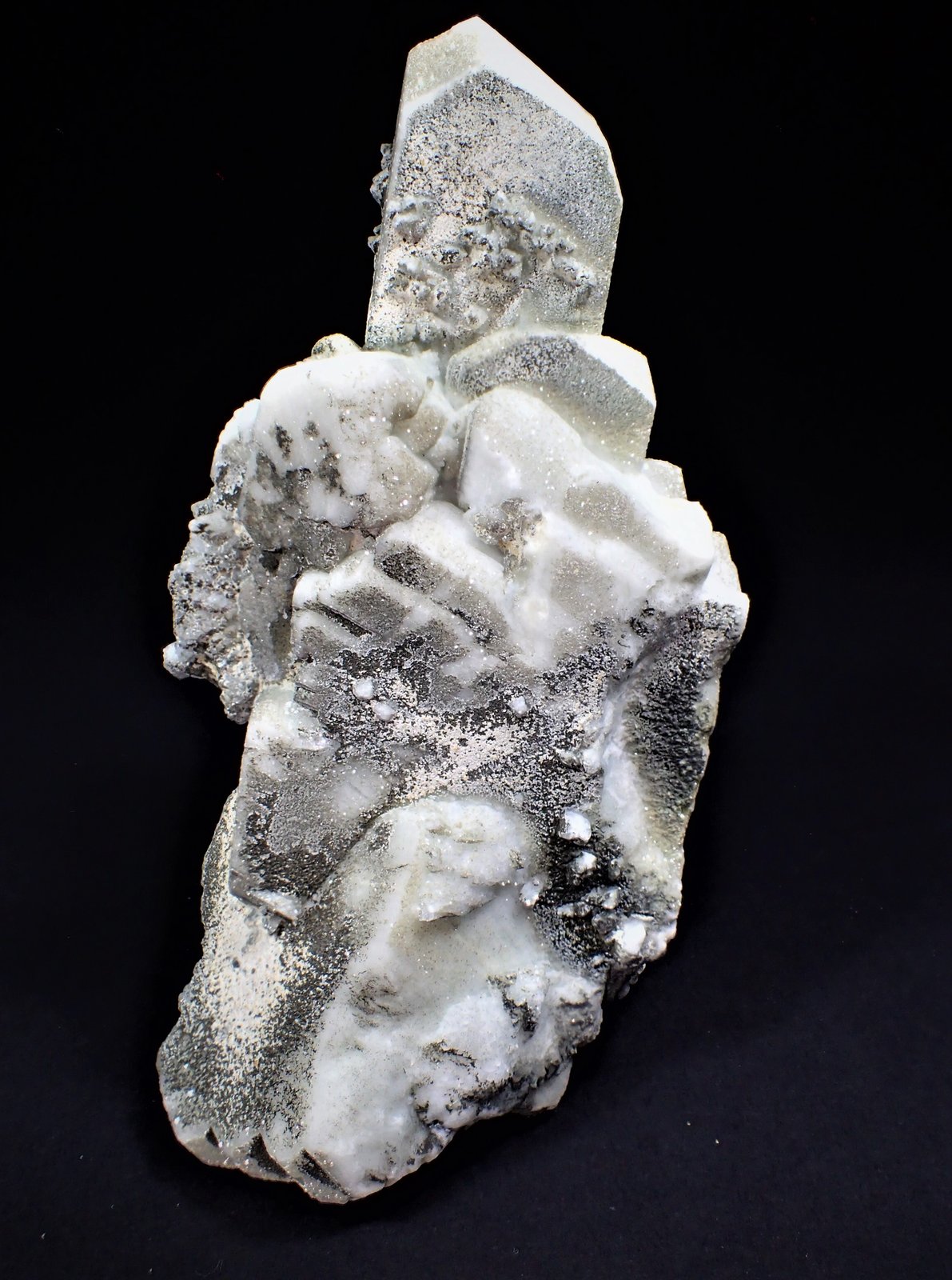 Feldspar, Mica
114 mm x 67 mm x 58 mm
(Autor: Don Lum)