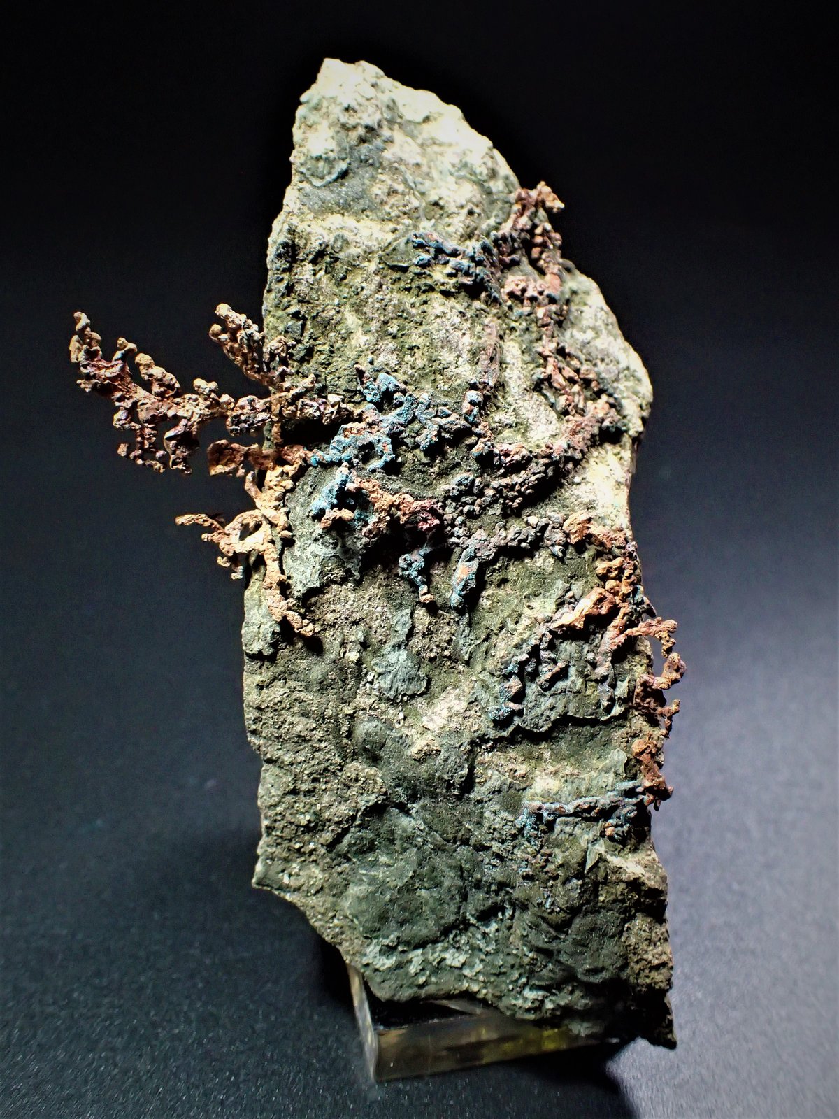 Copper
75 mm x 50 mm x 45 mm
(Autor: Don Lum)