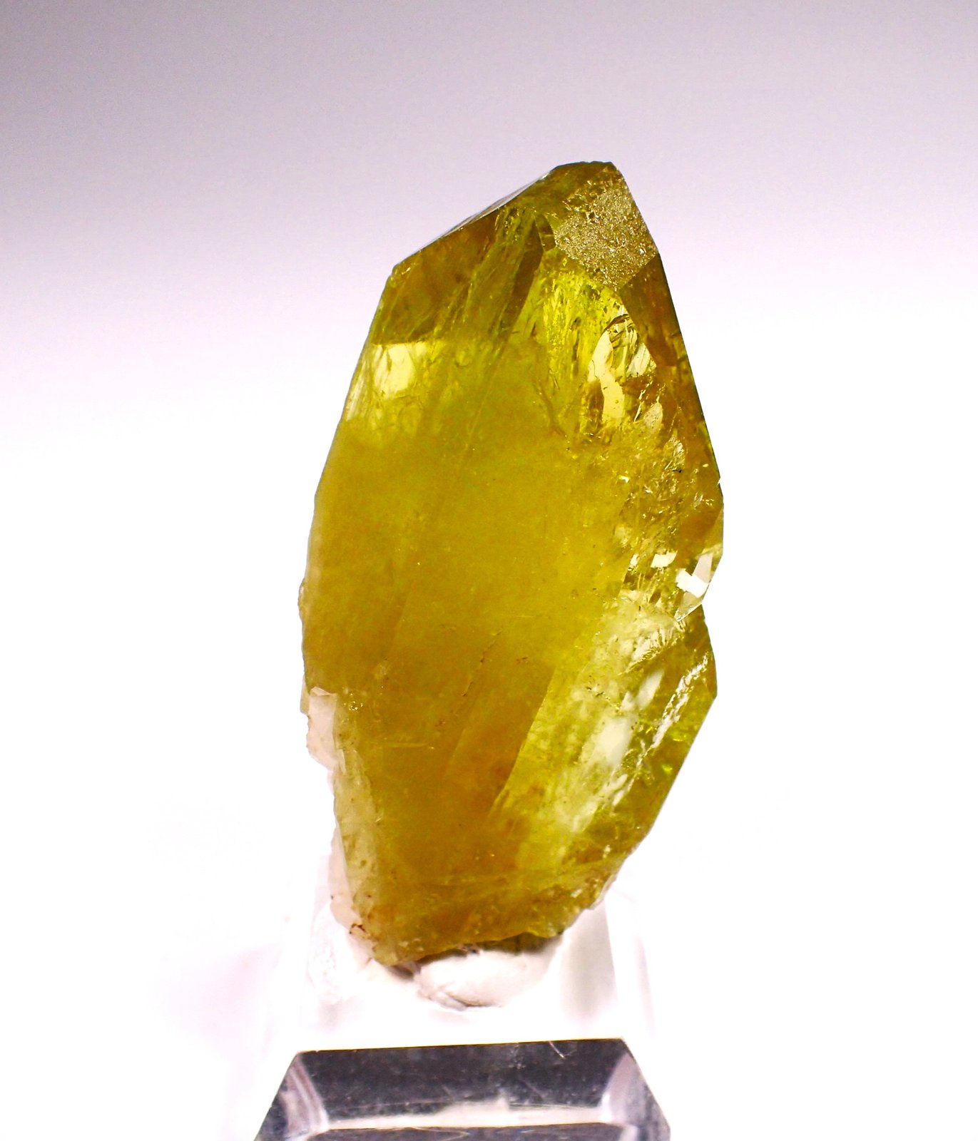 Brazilianite
56 mm x 30 mm x 21mm
(Autor: Don Lum)