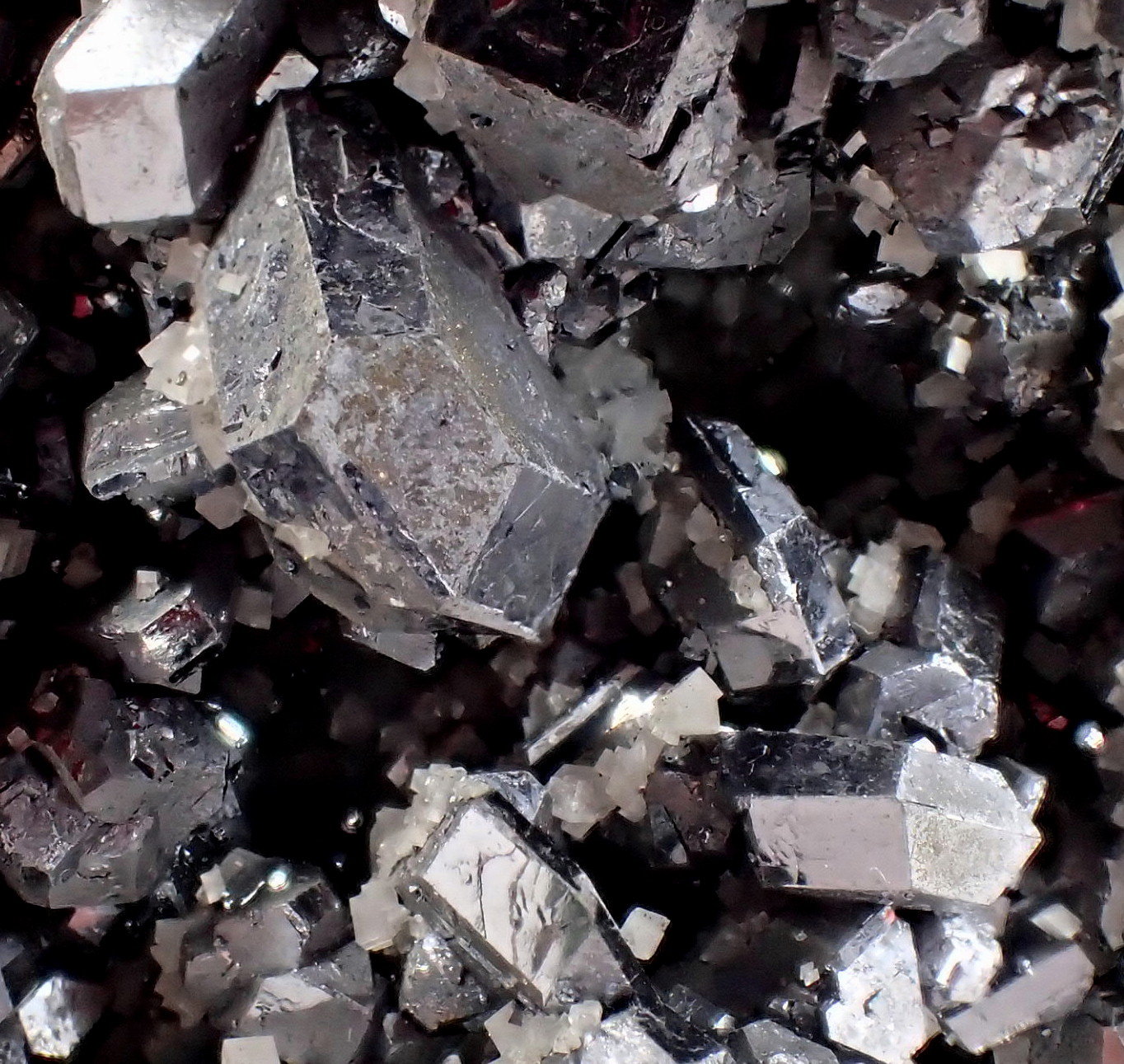 Galena, Dolomite
210 mm x 135 mm x 135 mm
(Autor: Don Lum)