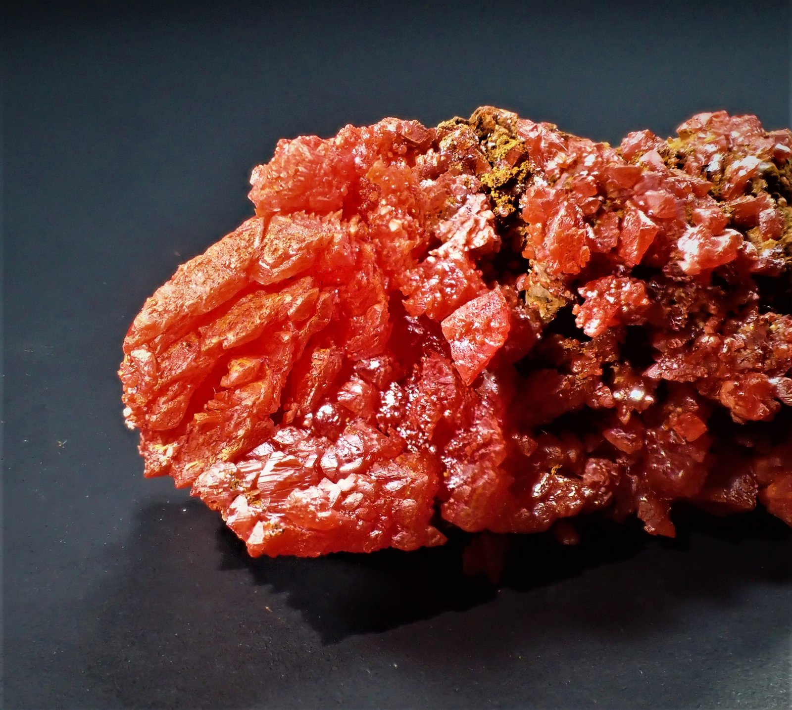 Crocoite, Cerussite
43 mm x 31 mm x 21 mm
(Autor: Don Lum)