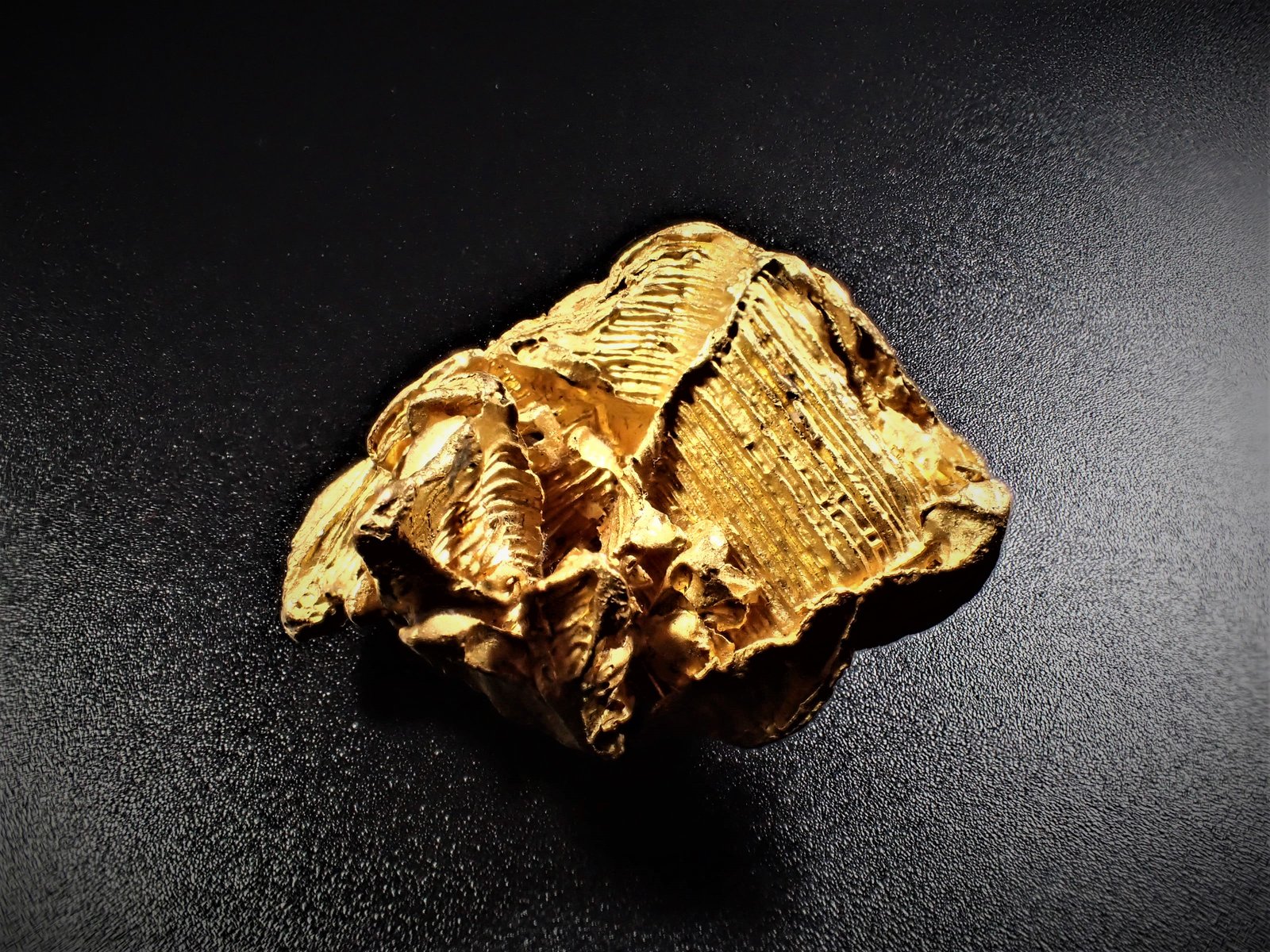 Gold
34 mm x 27 mm
(Autor: Don Lum)