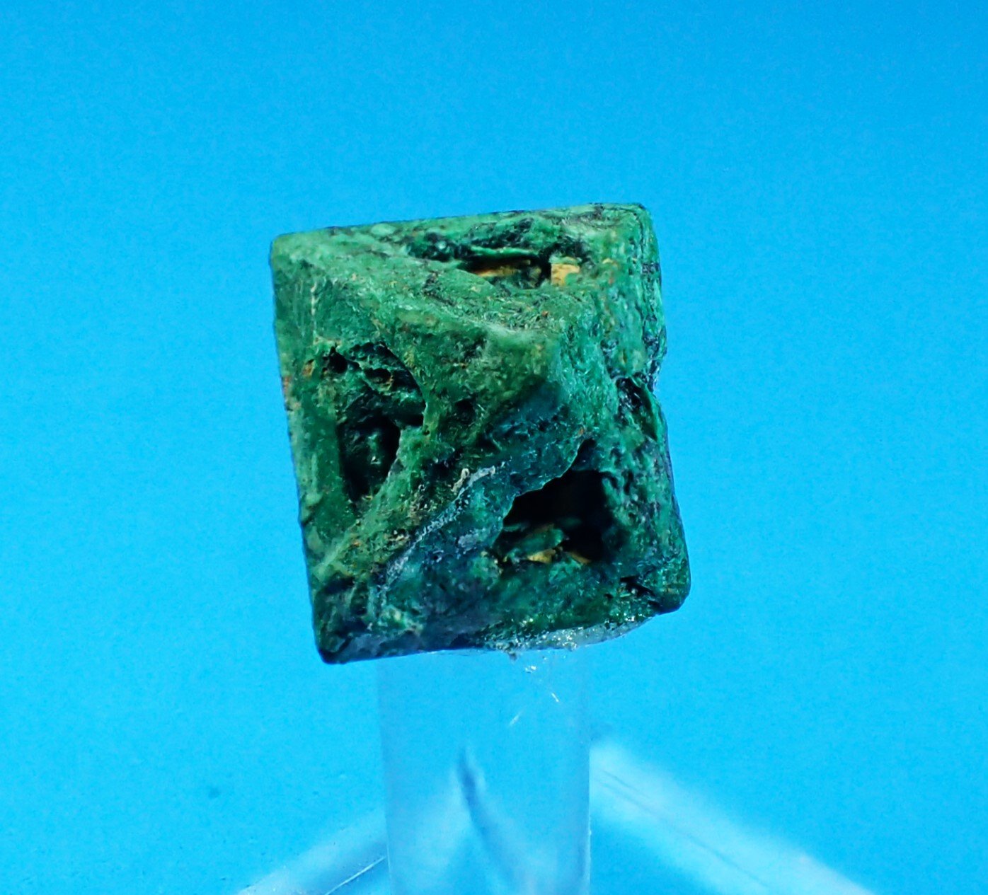 Malachite after Cuprite
10 mm x 9 mm x 9 mm
(Autor: Don Lum)