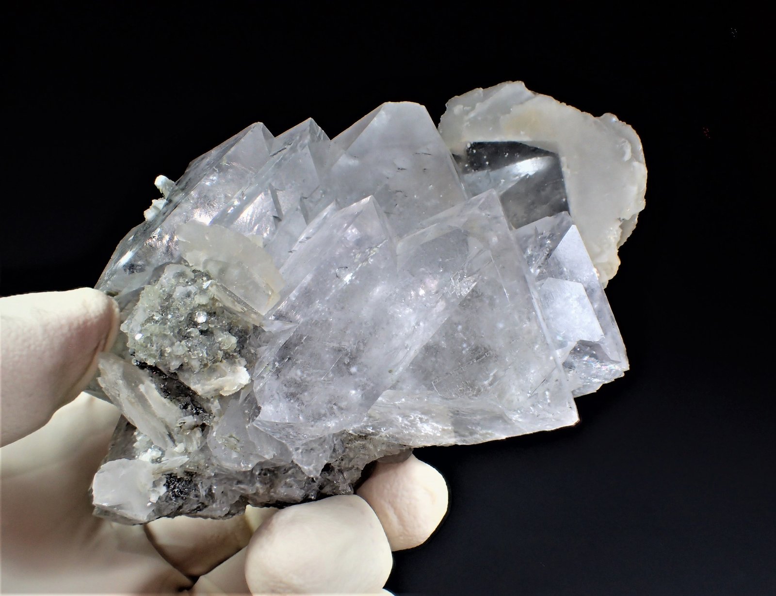 Fluorite, Calcite and Fluorite after Calcite
104 mm x 94 mm x 75 mm
(Autor: Don Lum)