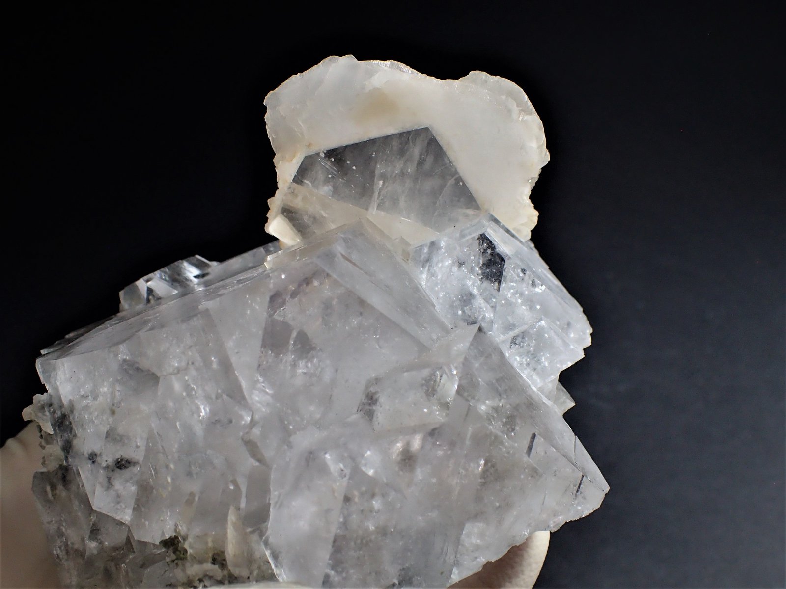 Fluorite, Calcite and Fluorite after Calcite
104 mm x 94 mm x 75 mm
(Autor: Don Lum)