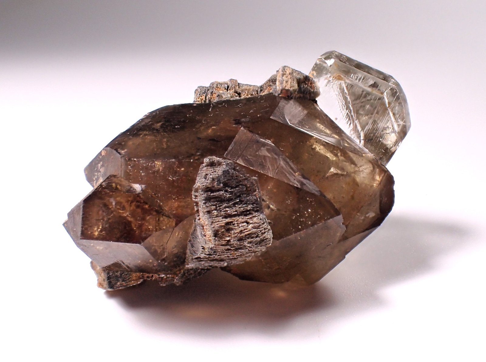 Topaz, Quartz (variety smoky quartz)
42 mm x 39 mm x 29 mm
(Autor: Don Lum)