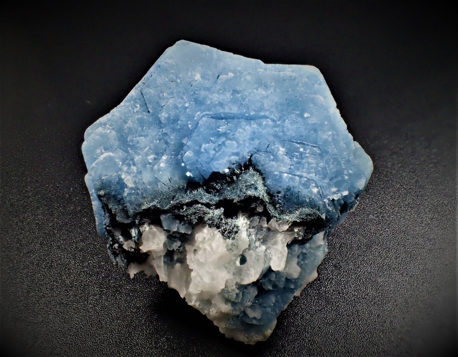 Beryl
34 mm x 34 mm x 18 mm
(Autor: Don Lum)