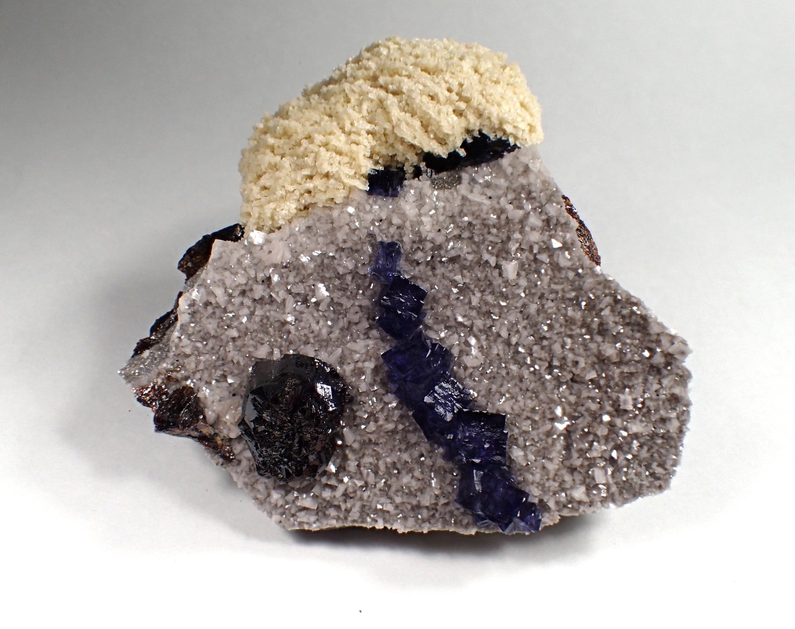Fluorite, Baryte, Sphalerite, Dolomite
114 mm x 112 mm x  53 mm
(Autor: Don Lum)