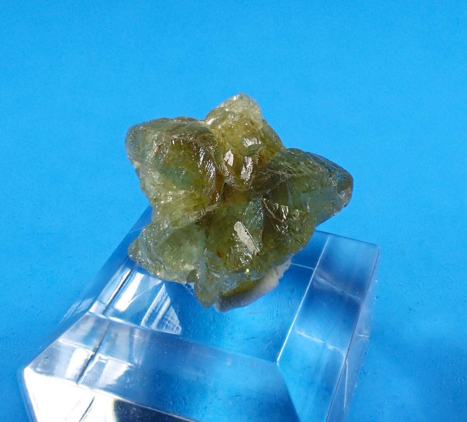 Chrysoberyl (twinned)
15 mm x 14 mm x 14 mm
(Autor: Don Lum)