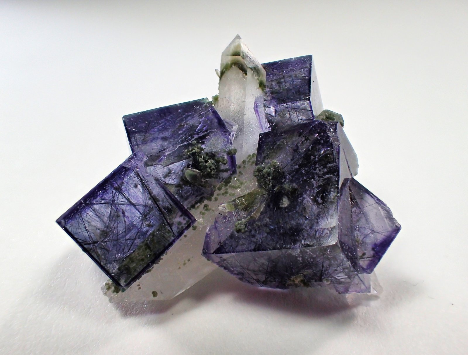 Fluorite, Boulangerite, Quartz, Chalcopyrite
30 mm x 27 mm
(Autor: Don Lum)
