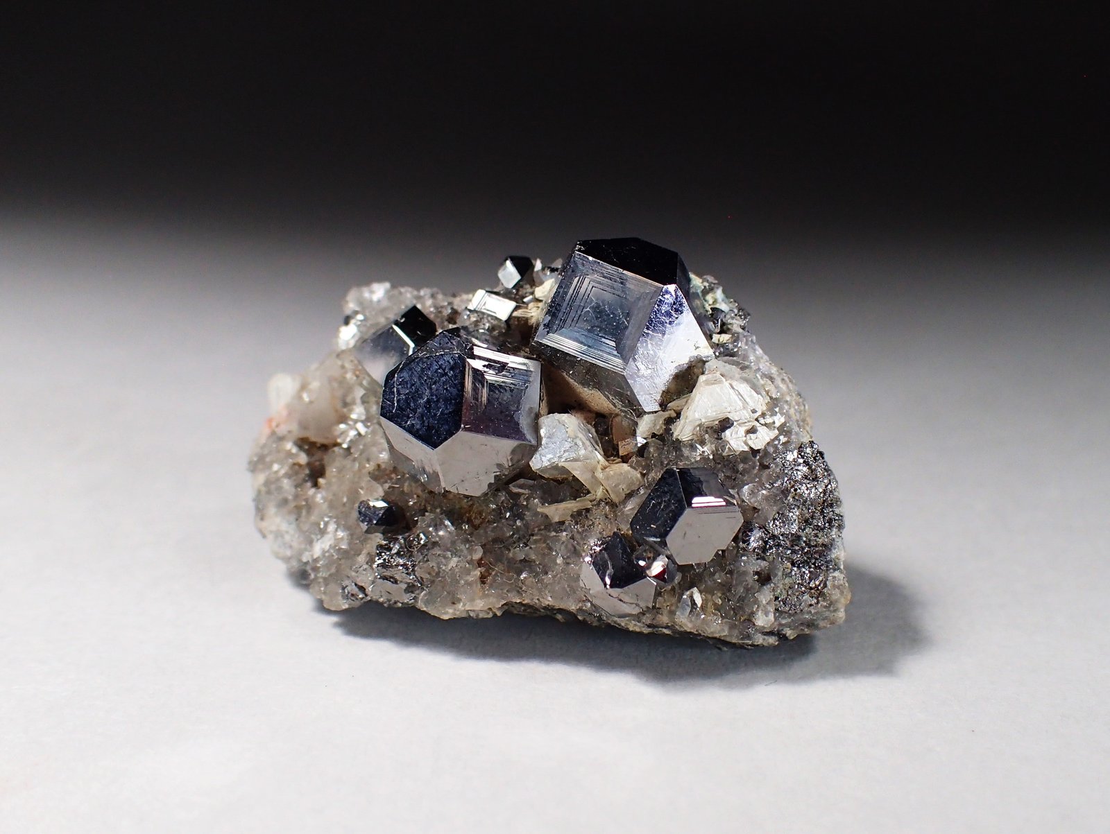 Carrollite
43 mm x 30 mm x 23 mm
(Autor: Don Lum)