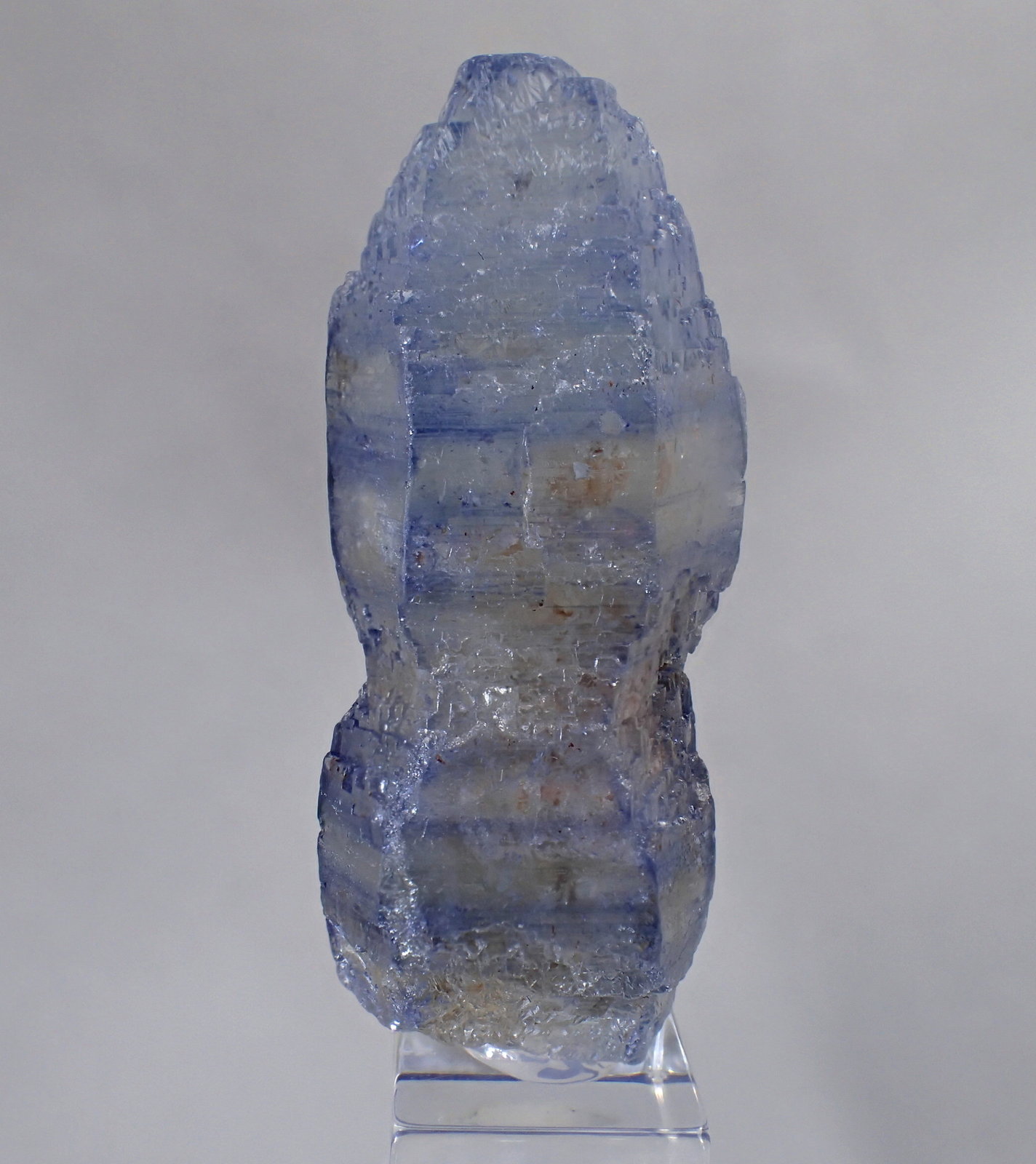Corundum (variety sapphire)
38 mm x 16 mm x 12 mm
(Autor: Don Lum)