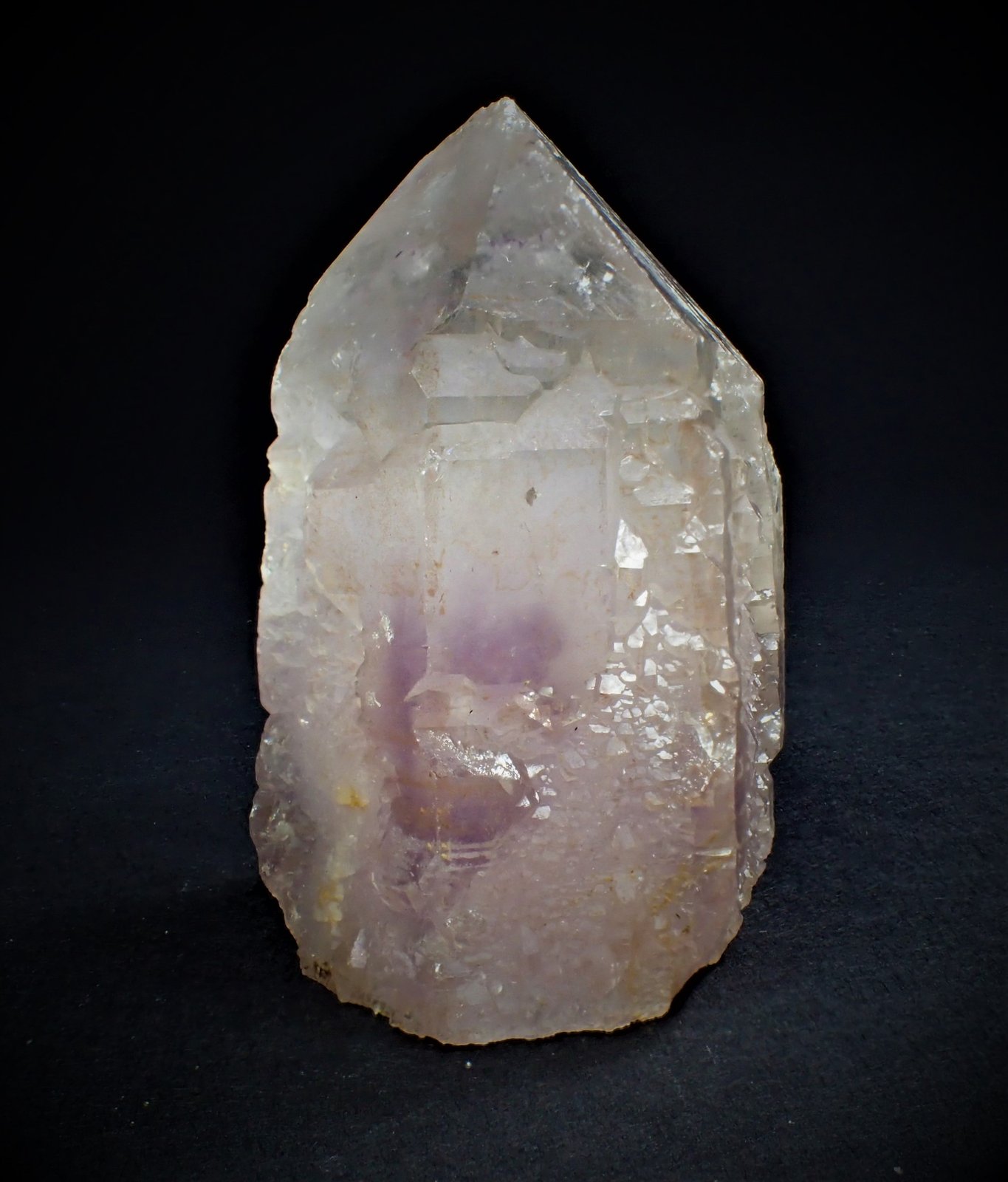 Quartz (variety amethyst variety trapiche)
64 mm x 44 mm x 42 mm
(Autor: Don Lum)