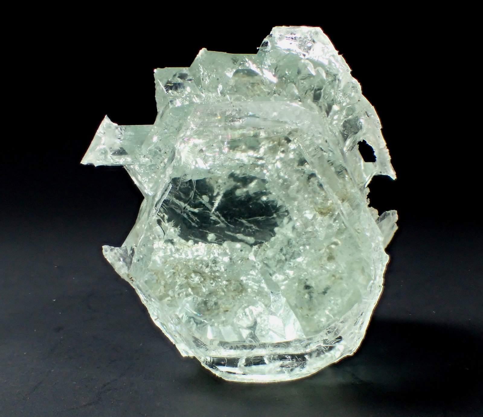Beryl (variety aquamarine)
51 mm x 46 mm x 32 mm
(Autor: Don Lum)