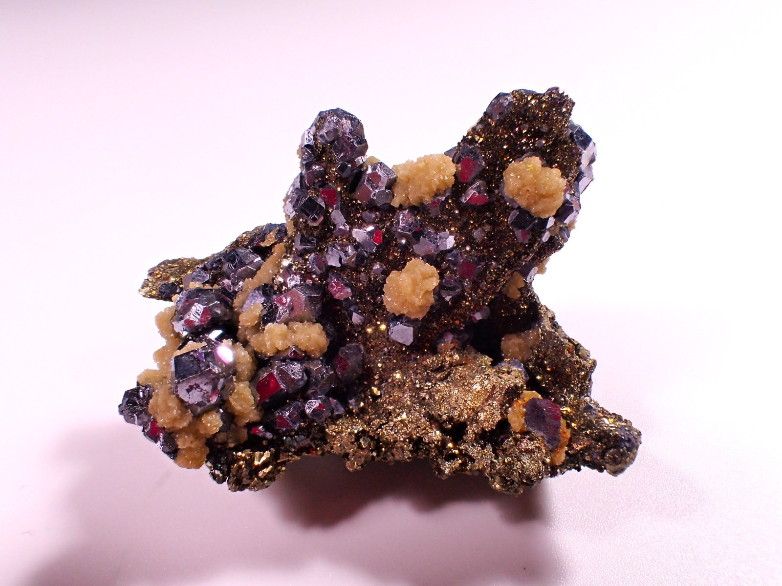 Galena, Pyrite, Calcite
45 mm x 43 mm x 33 mm
(Autor: Don Lum)