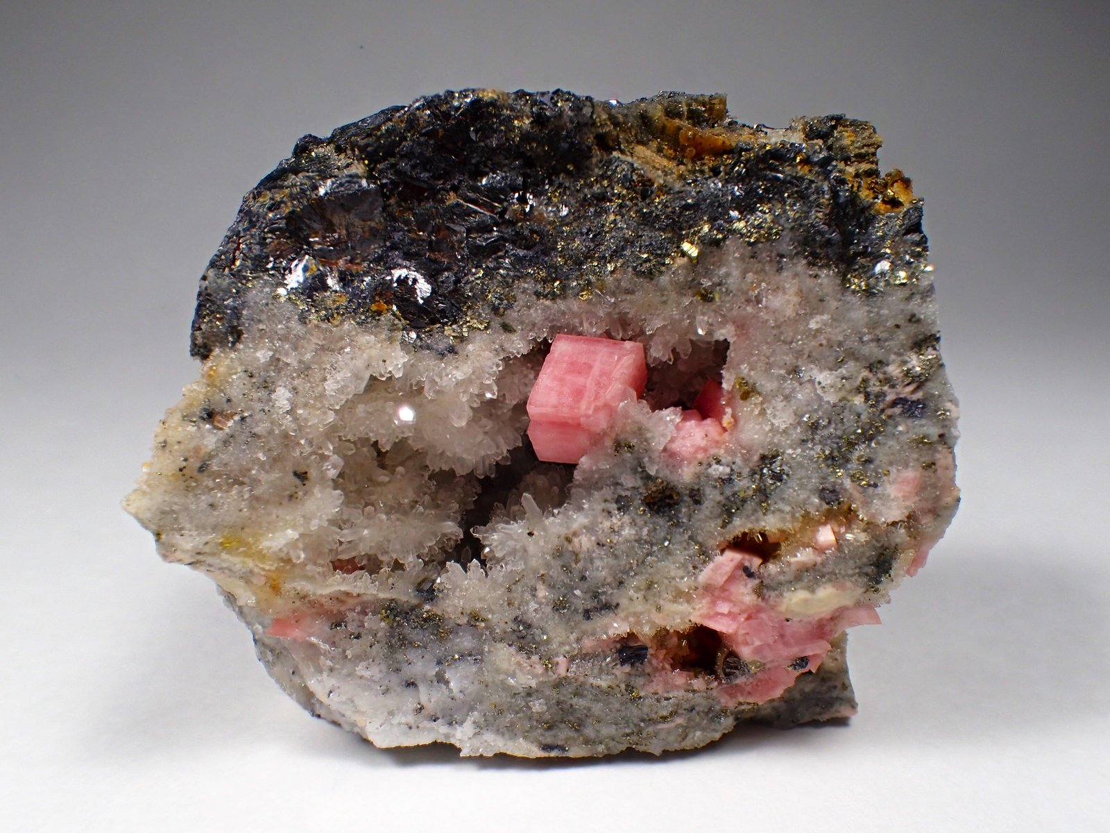 Rhodochrosite, Quartz
62 mm x 60 mm x 47 mm
(Autor: Don Lum)