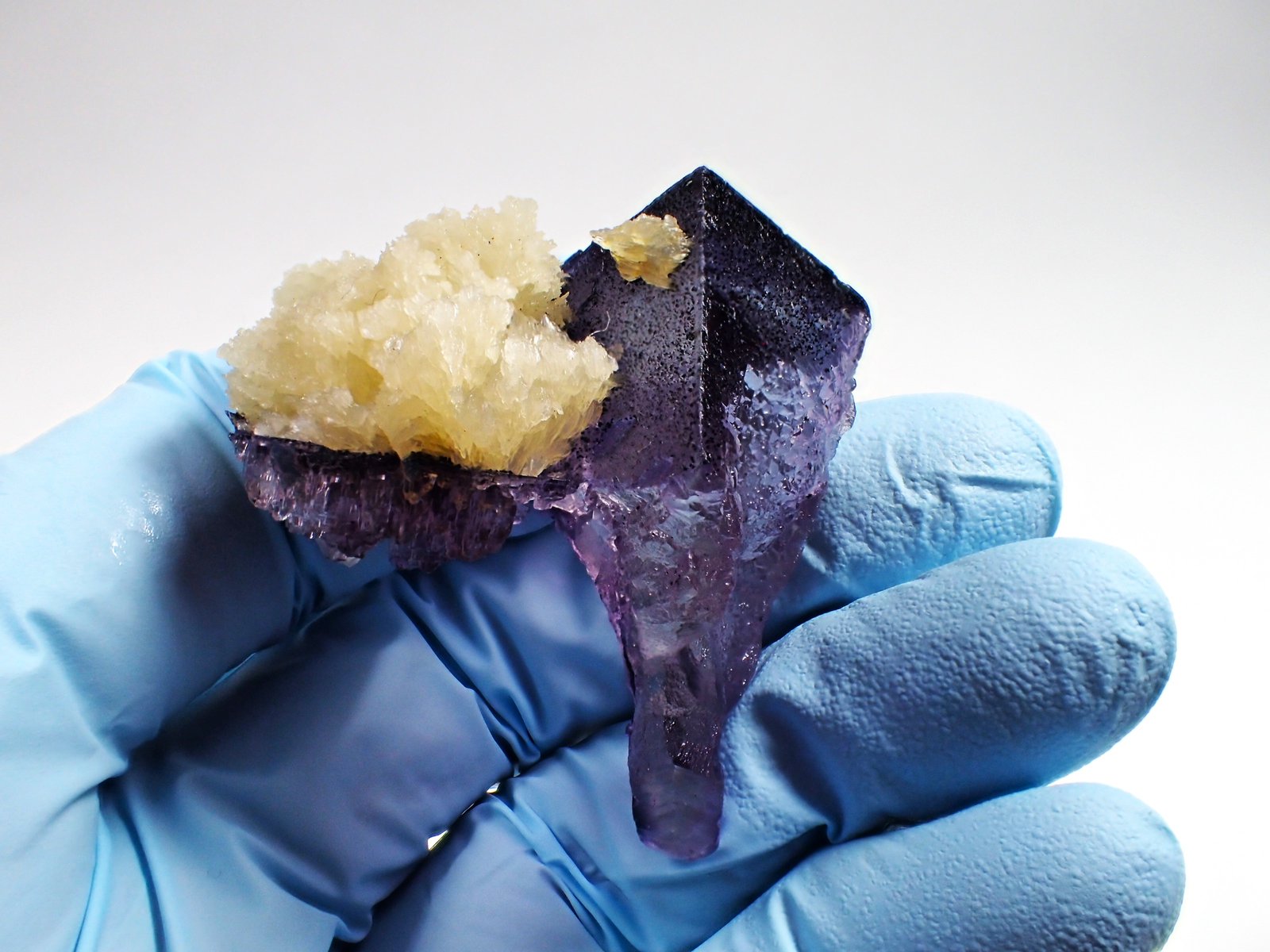 Fluorite
47 mm x 40 mm x 35 mm
(Autor: Don Lum)