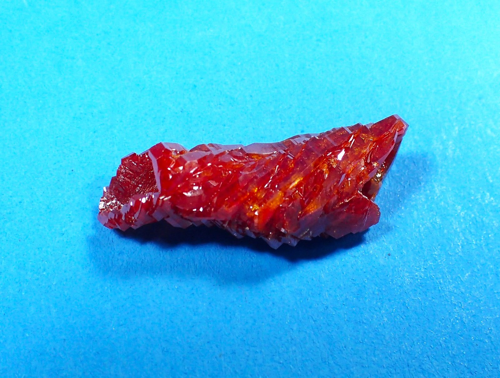 Vanadinite (variety tube vanadinite)
39 mm x 11 mm x 9 mm
(Autor: Don Lum)