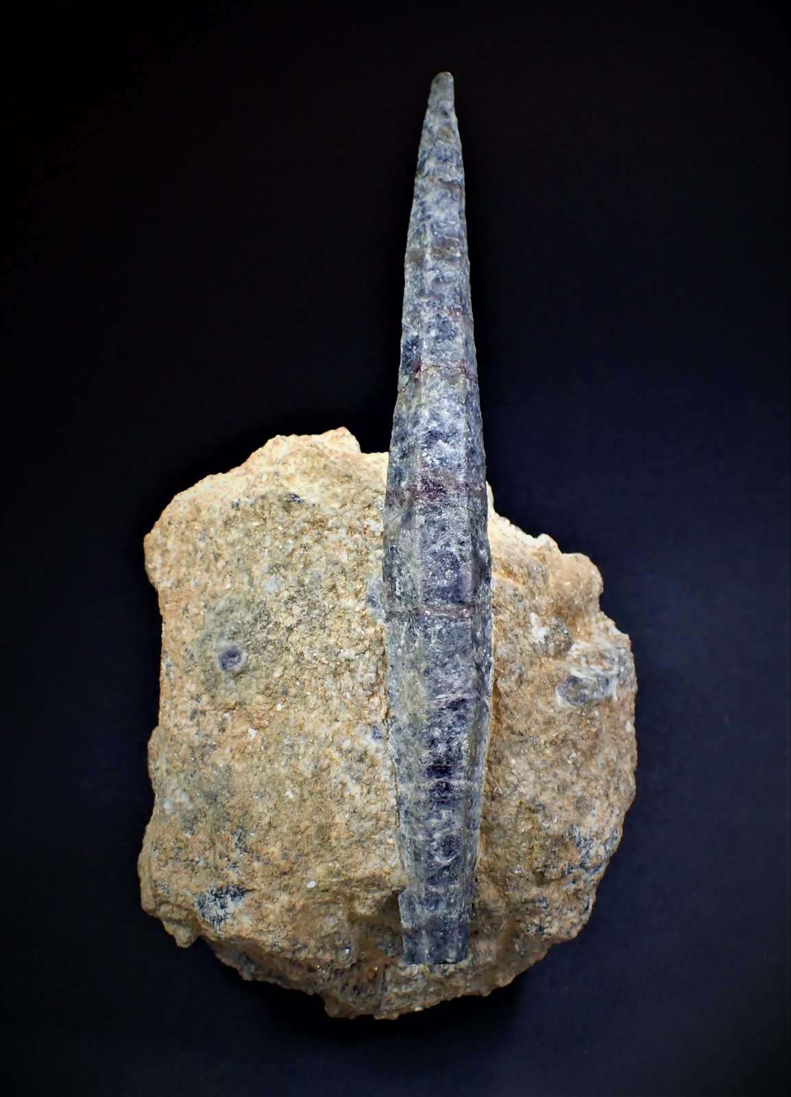 Corundum (variety sapphire)
155 mm x 95 mm x 90 mm
(Autor: Don Lum)