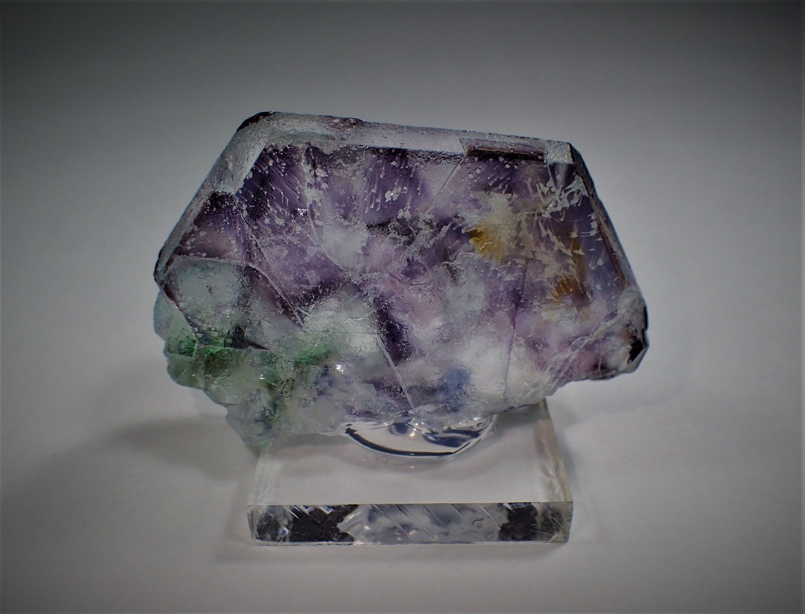 Fluorite (Spinel Law Twin)
56 mm x 30 mm x 19 mm
(Autor: Don Lum)