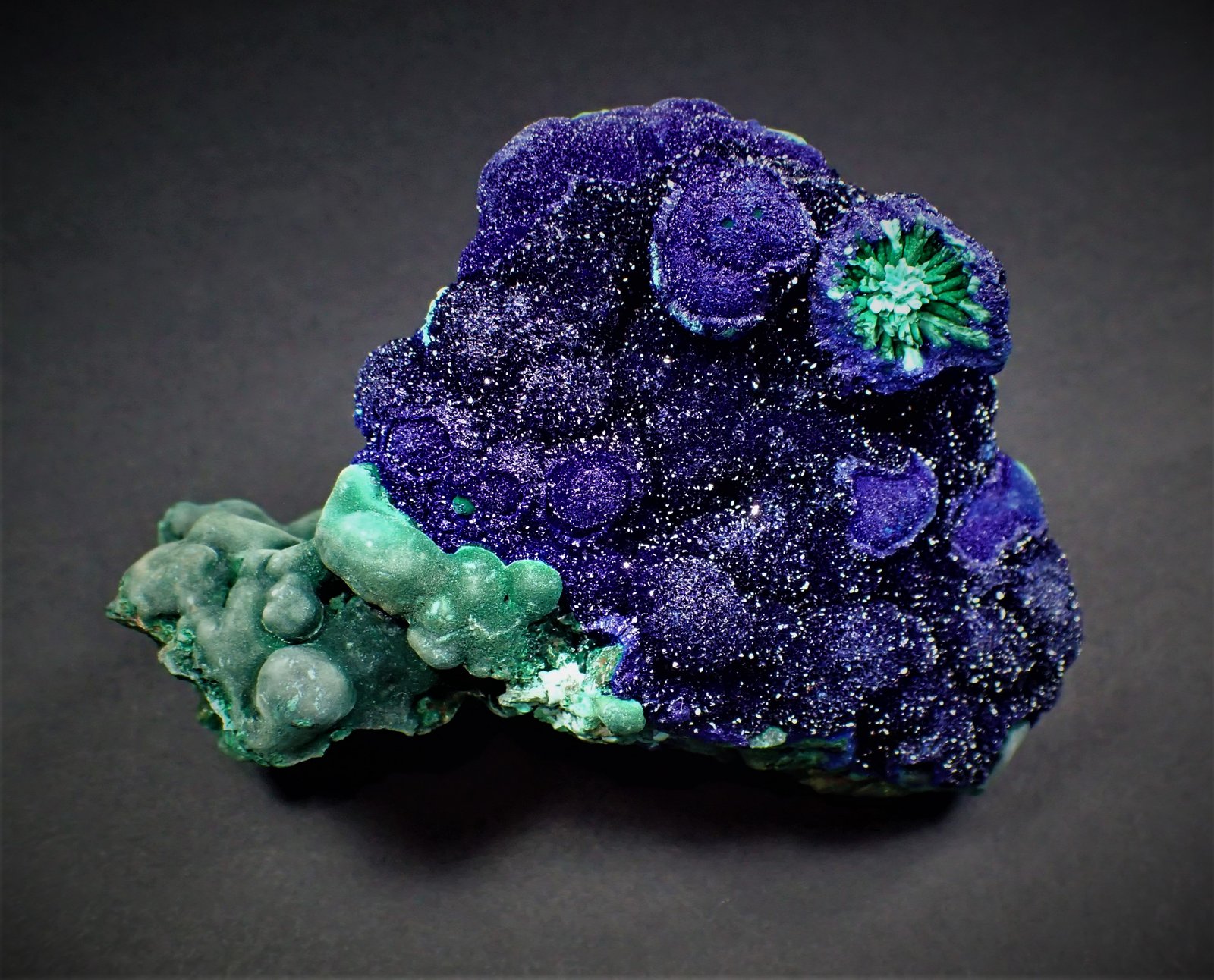 Azurite, Malachite
96 mm x 79 mm x 41 mm
(Autor: Don Lum)