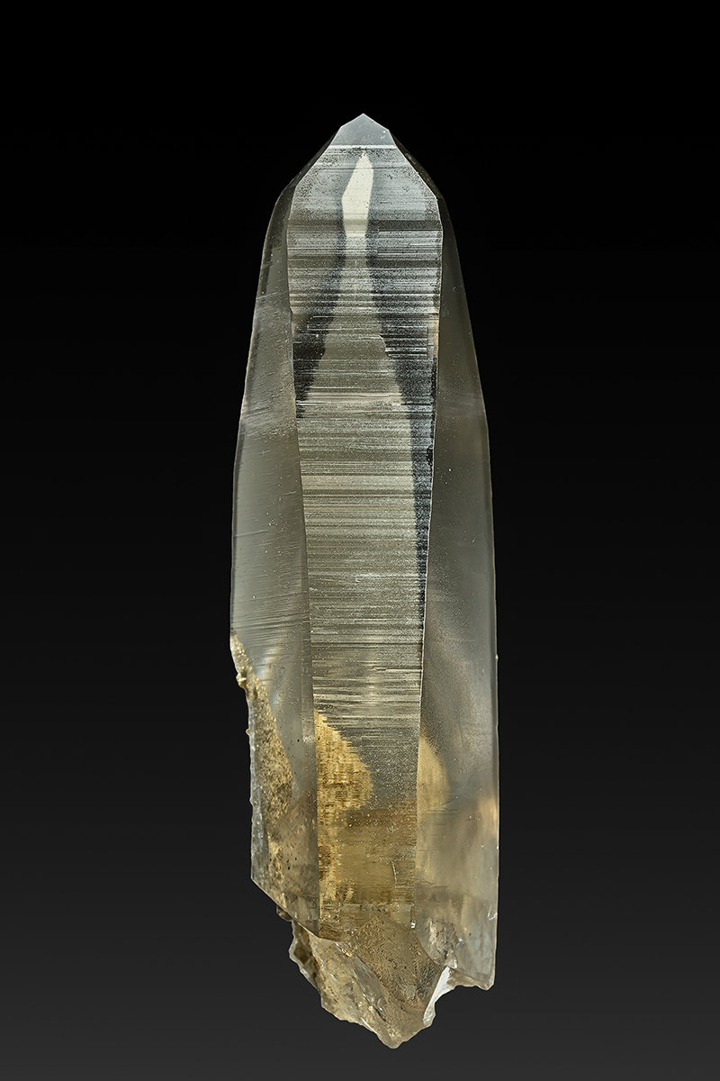 Quartz (variety smoky quartz)
7.6 x 2.1 cm
(Autor: am mizunaka)