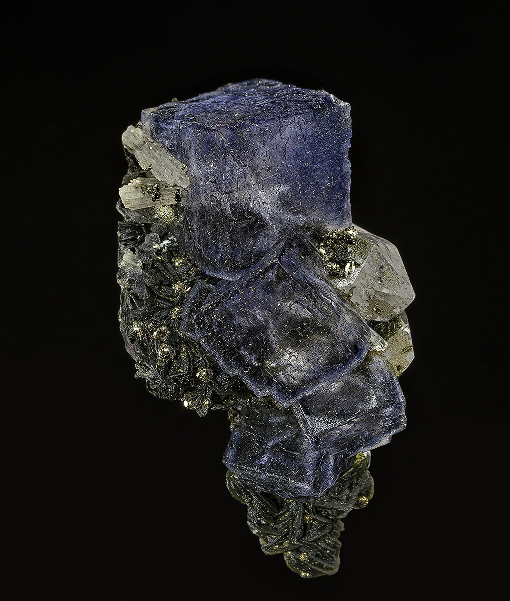 Fluorite, Fluorapatite, Quartz, Pyrite, Muscovite
4.5 x 2.5 cm
(Autor: am mizunaka)