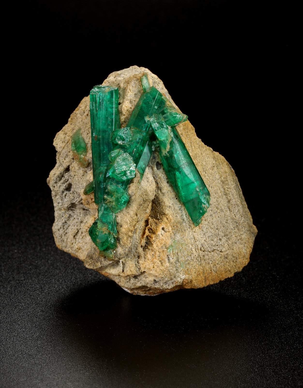 Beryl (variety emerald)
40x45x29mm, largest xl=32mm
(Autor: Fiebre Verde)