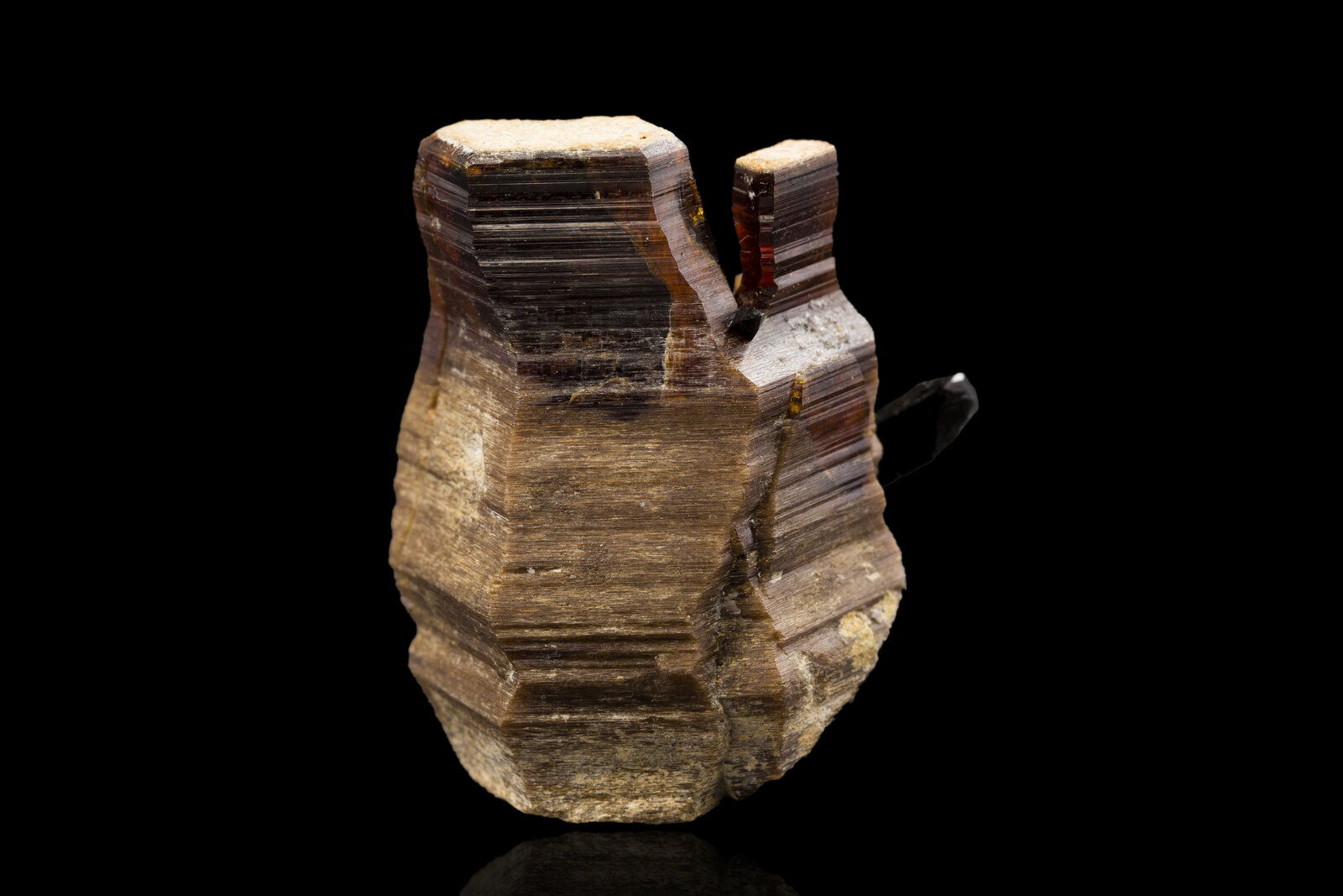 Parisite with Aegirine
Mount Malosa, Zomba District, Malawi
4 x 3 x 4.5 cm
(Autor: mim Museum)