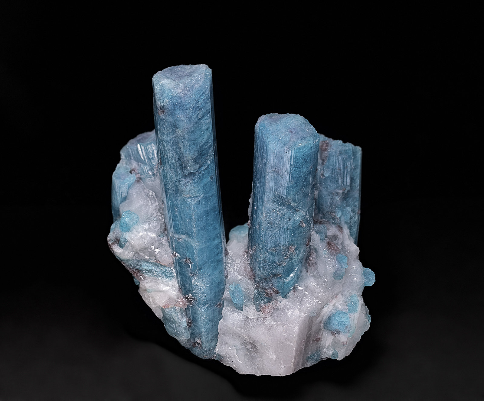 Elbaite (variety cuprian elbaite), Quartz
4.9 x 6.4 cm
(Autor: am mizunaka)
