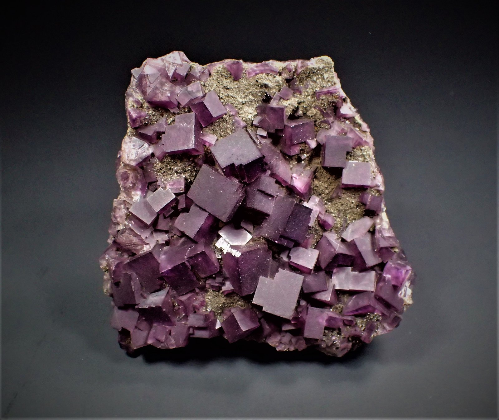 Fluorite
127 mm x 102 mm  x 33 mm
(Autor: Don Lum)