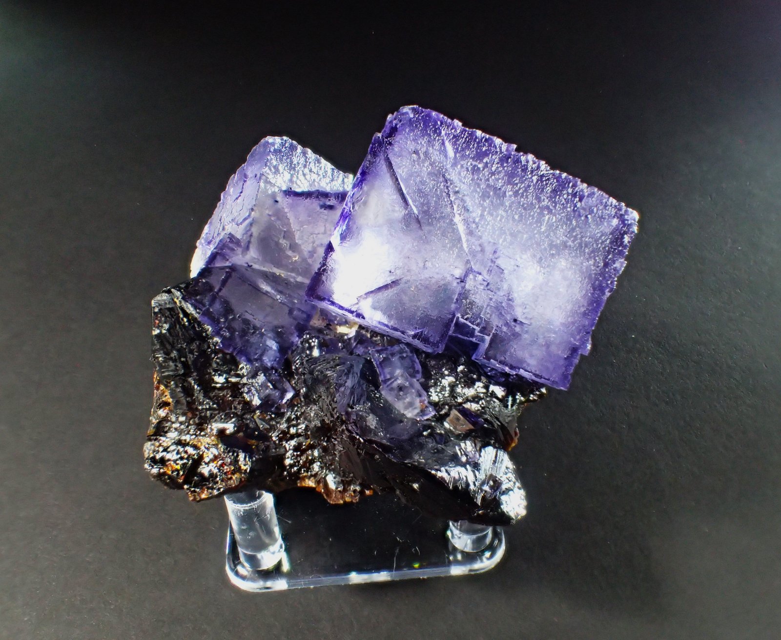 Fluorite, Sphalerite, Calcite
91 mm x 73 mm x 65 mm
(Autor: Don Lum)