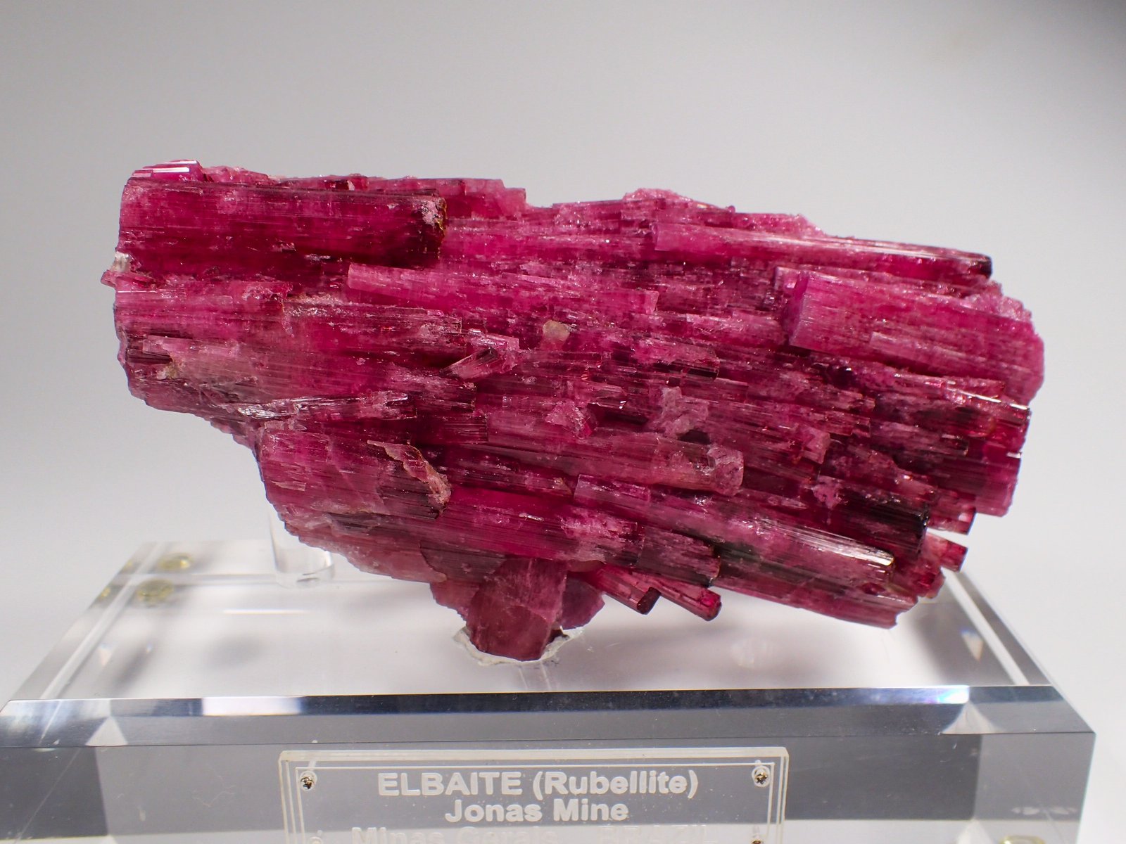 Elbaite (variety rubellite), Tourmaline Group
131 mm x 73 mm x 30 mm
(Autor: Don Lum)
