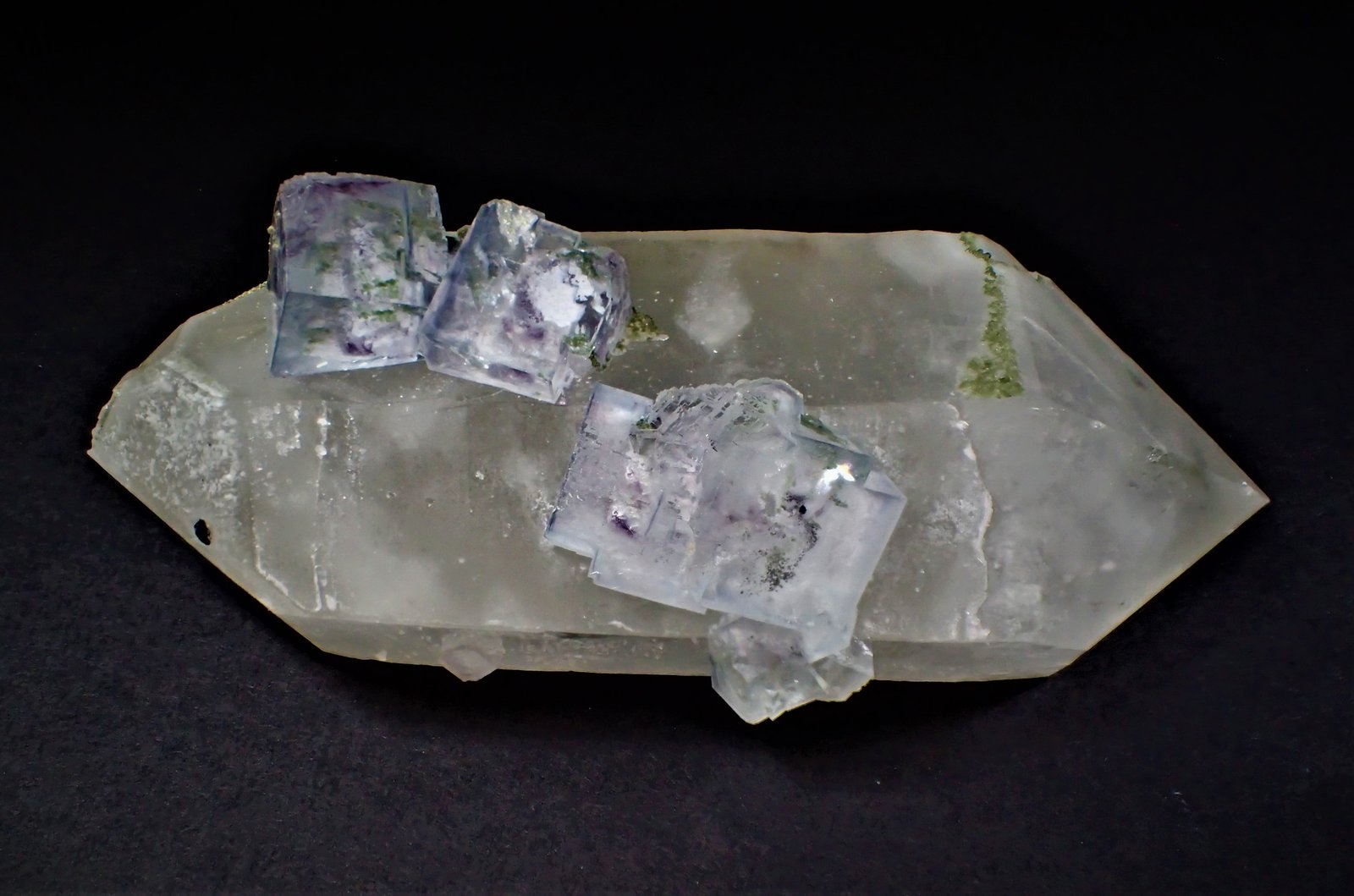 Quartz, Fluorite, Chlorite
123 mm x 52 mm x 50 mm
(Autor: Don Lum)