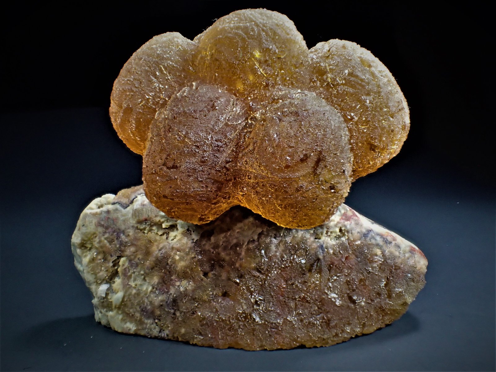 Calcite, Quartz
106 mm x 94 mm x 64 mm
(Autor: Don Lum)