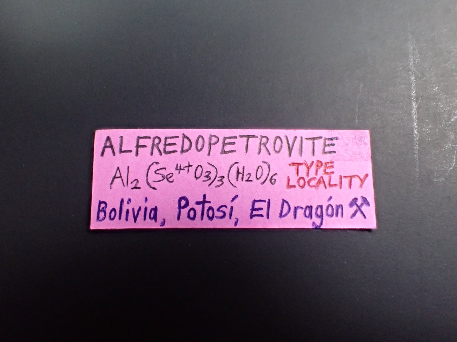 Alfredopetrovite, Chalcomenite, Ahlfeldite
15 mm x 10 mm x 8 mm
(Autor: Don Lum)