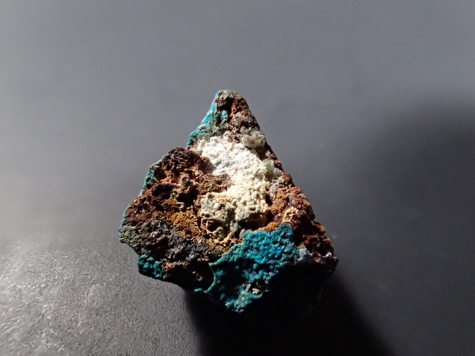Alfredopetrovite
15 mm x 10 mm x 8 mm
(Autor: Don Lum)