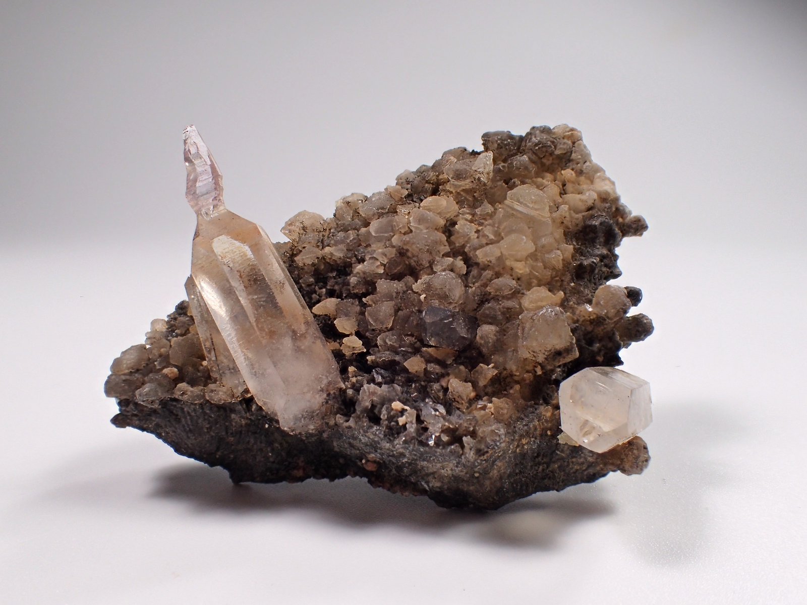 Quartz (variety reverse scepter), Calcite
62 mm x 49 mm x 27 mm
(Autor: Don Lum)