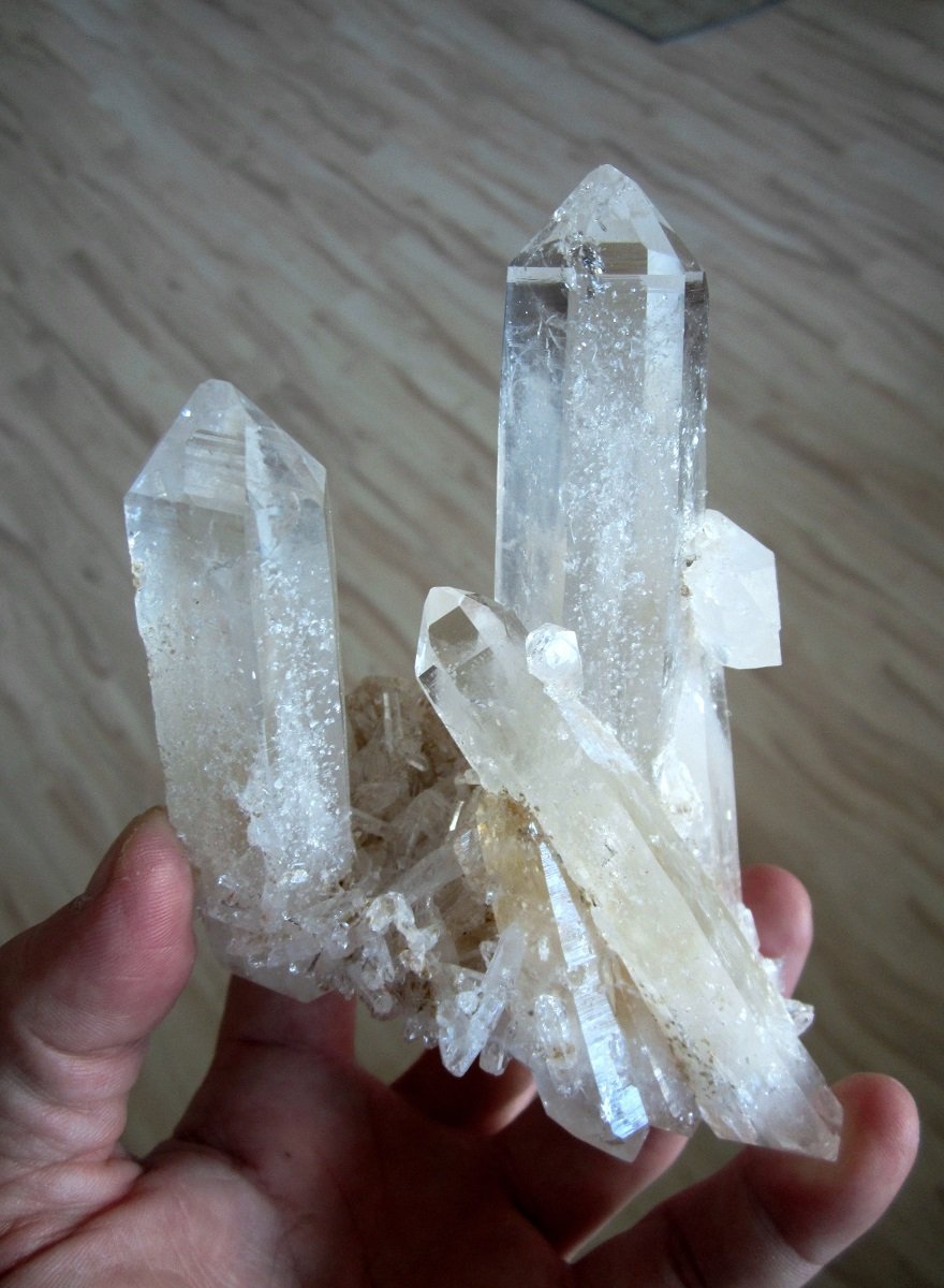 Quartz
Specimen size and also largest crystal size 13 cm
(Autor: Tobi)